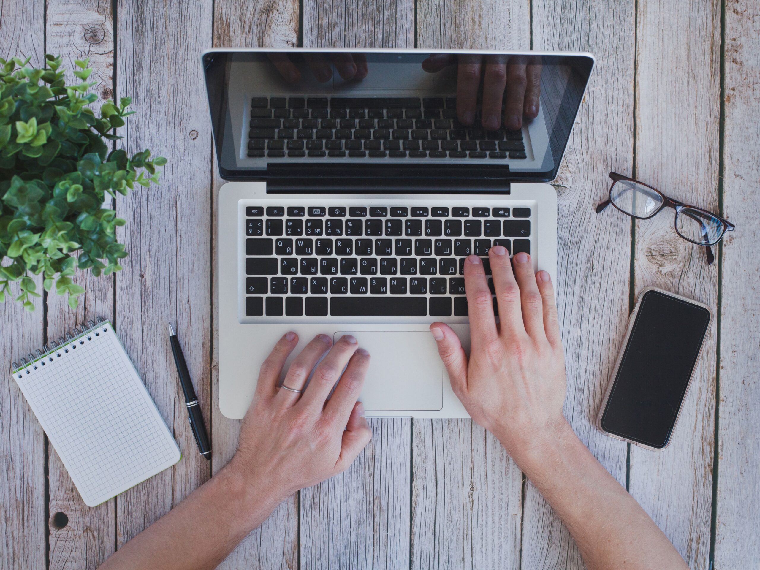6 Reasons Why You Should Hire A Copywriter
